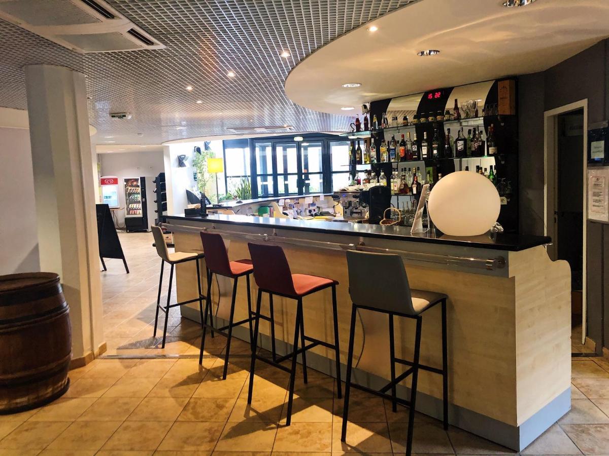 Le Domaine Des Fontaines - Hotel & Petit Dejeuner Bernin Esterno foto